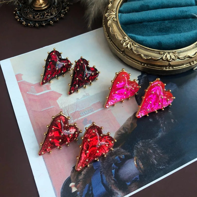 Aretes Corazón de Fresa: Accesorios de Resina Rojo-Rosa para un Estilo Sofisticado